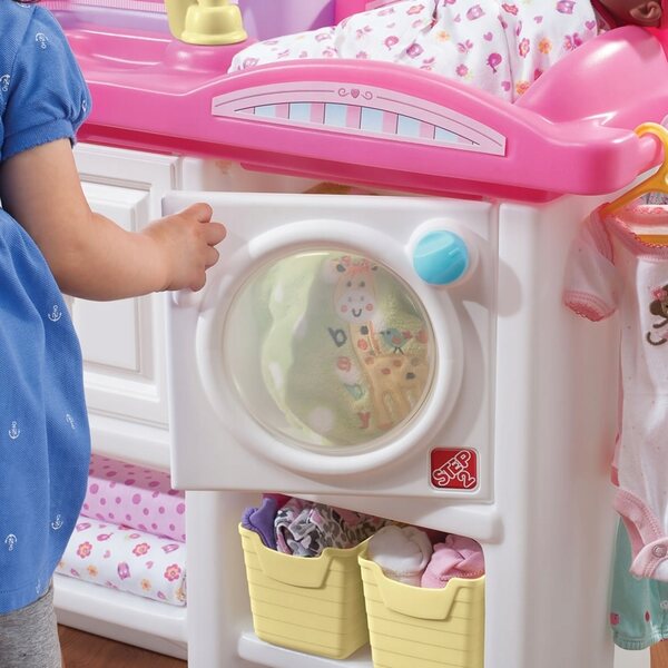 Maison de jeu Step2 avec table à langer et machine à laver pour poupées, sûre et résistante