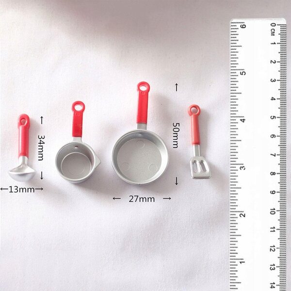 Set 4 Accessori Cucina in Plastica per Casa delle Bambole - Mini Pentole e Mestolo