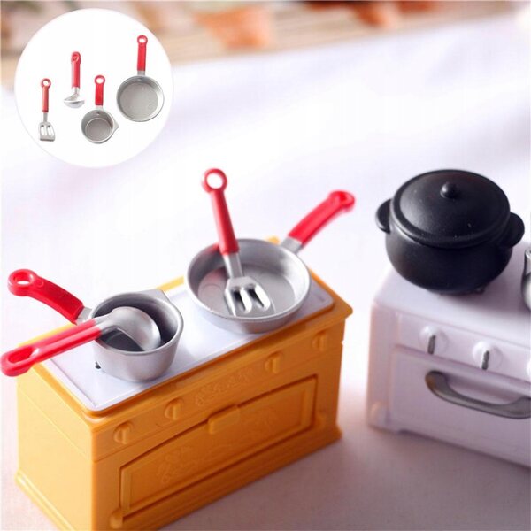 Set 4 Accessori Cucina in Plastica per Casa delle Bambole - Mini Pentole e Mestolo