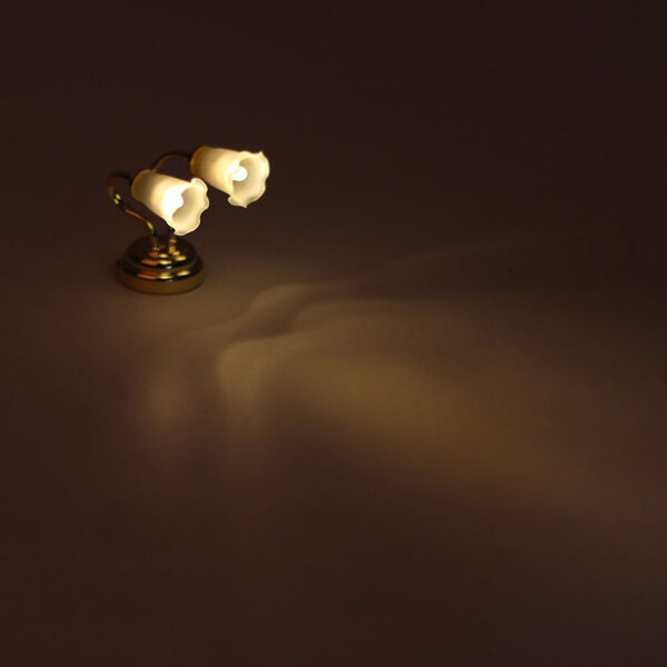 Lampada LED a Doppia Testa per Miniature 1:12 con Batteria a Litio e Base Dorata
