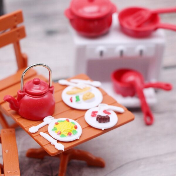 Mini utensili da cucina per casa delle bambole realistici e decorativi