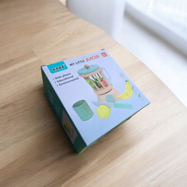 Holzküchenset für Kinder mit Zubehör und KABI My Little Juicer Mixer