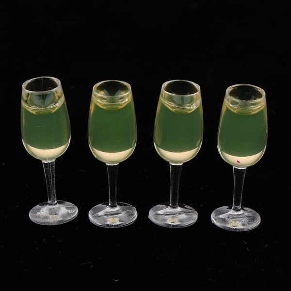 Set 4 Miniature Bicchieri di Vino in Plastica per Casa delle Bambole 1:12