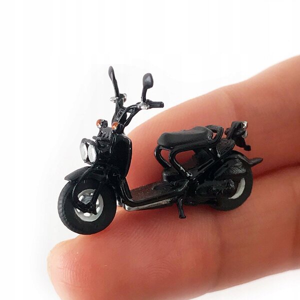 Modello Retro Motociclo 1:64 in Resina Dipinto a Mano per Diorama e Collezione