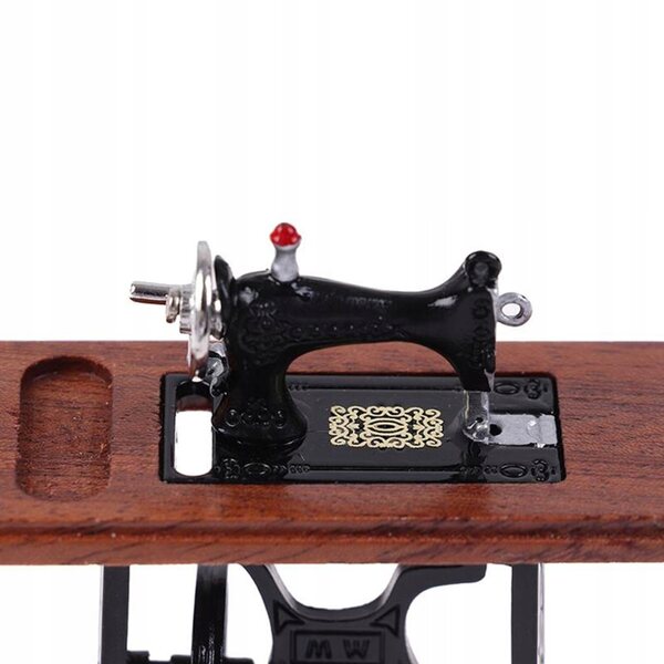1:12 Miniatur-Nähmaschine für dekoratives Puppenhaus aus Holz und Metall