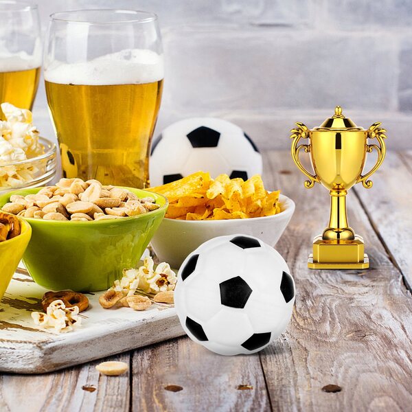 Dekorative Mini-Fußballtrophäe mit buntem Ball aus widerstandsfähigem Kunststoff