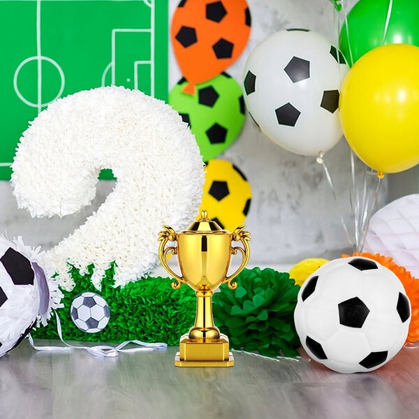 Dekorative Mini-Fußballtrophäe mit buntem Ball aus widerstandsfähigem Kunststoff