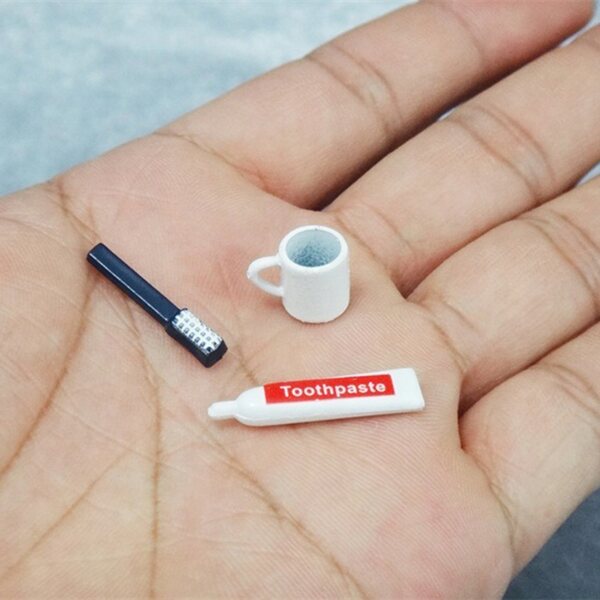 Kit Mini Accessori Bagno per Casa delle Bambole 1/12 con Spazzolino e Dentifricio