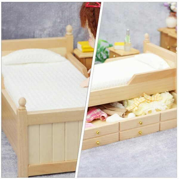 Beiges miniaturisiertes Puppenbett aus Holz, Heimdekoration und Heimwerken