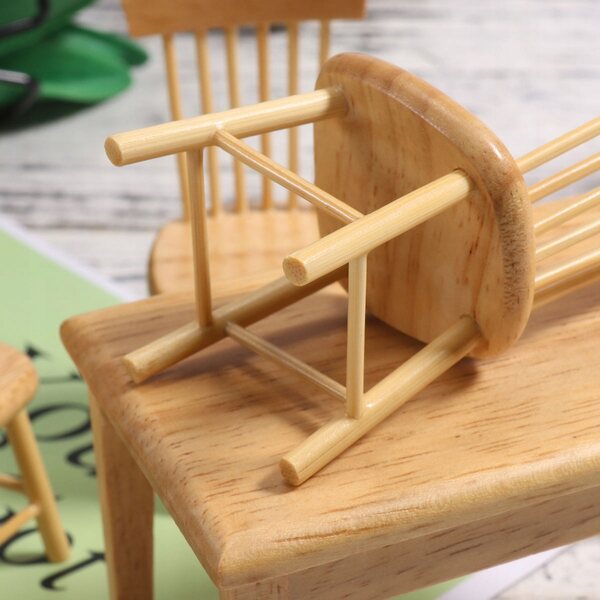 5-teiliges Set Mini-Holzmöbel für Puppenhäuser in natürlicher Holzfarbe