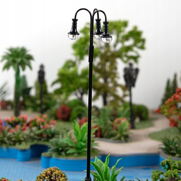 Lot de 2 mini lampadaires décoratifs pour mini maison et micro paysage.