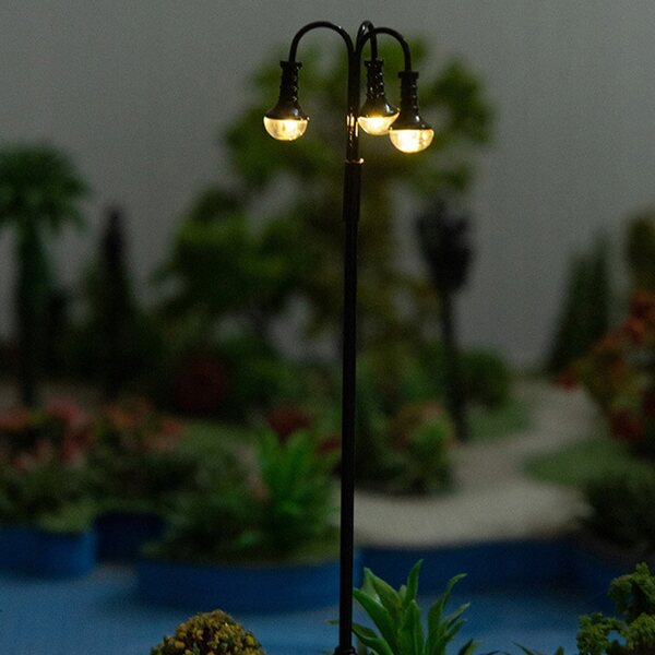 Lot de 2 mini lampadaires décoratifs pour mini maison et micro paysage.