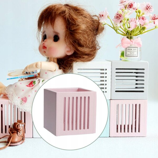 Miniatuur roze houten organizerlade voor poppenhuis schaal 1:12