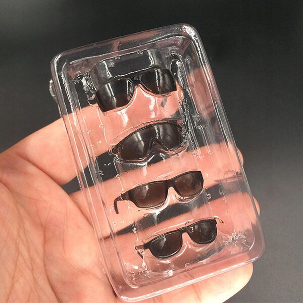 Set 4 Occhiali da Sole Miniatura per Bambole Scala 1/6 in Materiale ABS