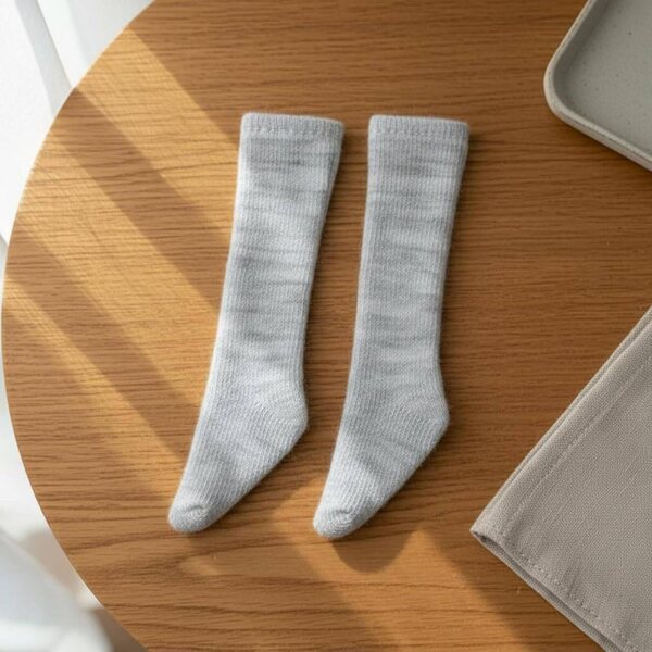 Fluoreszierende grüne Slouch Doll Einfarbige Socken für OB22- und OB24-Körper