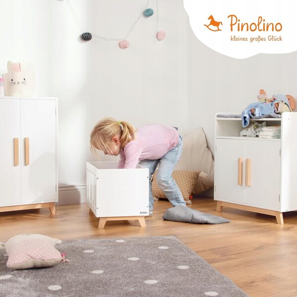 Letto per bambole Pinolino Marit in legno MDF con biancheria 3 pezzi bianco