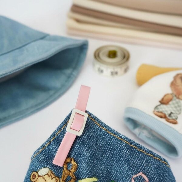 Set mit 3 Puppen-Outfits mit lässigem Jeans-Fischerhut von Predolo