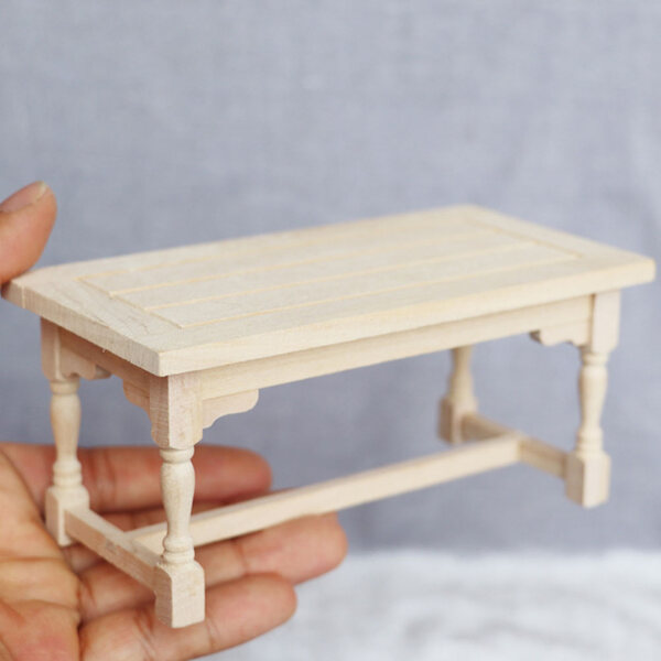 Mini-Set mit grünen Holzstühlen für Puppenhausdekorationen