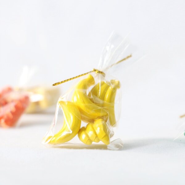 Lebensmittelminiaturen für Puppenhäuser aus Harz und farbigem Kunststoff
