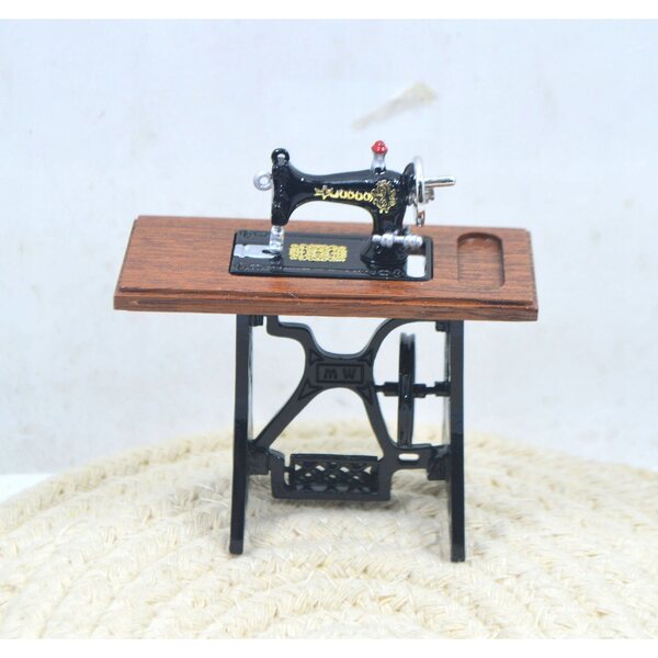 Machine à coudre miniature pour maison de poupée en bois et métal 7,5x7,1 cm