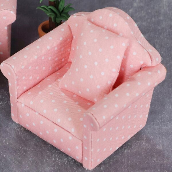 Set 3 Mini Sofà Rosa per Case delle Bambole in Tessuto e Legno, Dettagli Realistici