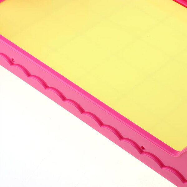 Einzelnes rotes Holzbett für Puppen – Accessoire für das Spielzimmer