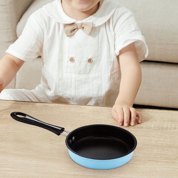 Mini padella da cucina in acciaio blu con manico ergonomico antiscottatura
