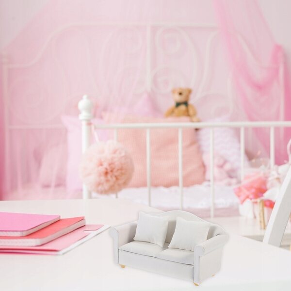 Mini sofa bianca in legno e cotone per decorazioni e giochi educativi 13.5cm