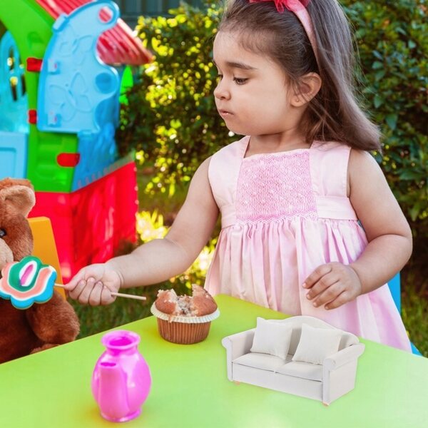 Mini sofa bianca in legno e cotone per decorazioni e giochi educativi 13.5cm