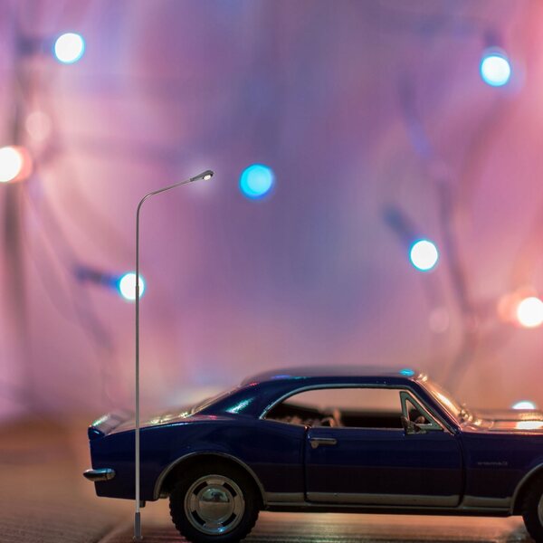 Lot de 4 lanternes miniatures LED pour maquettes et décorations en métal