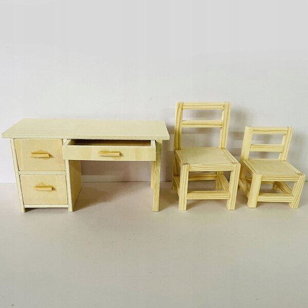 Miniatuur houten stoel 4x6cm voor een poppenhuis - decoratief meubilair