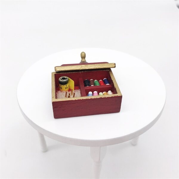 Set 2 Mini Giochi da Cucito in Legno Vintage per Casa delle Bambole