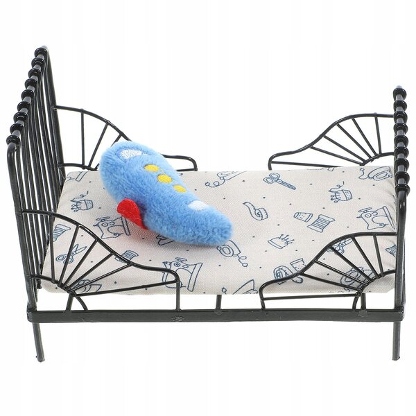 Mini letto nero in ferro e cotone per casa delle bambole, design realistico