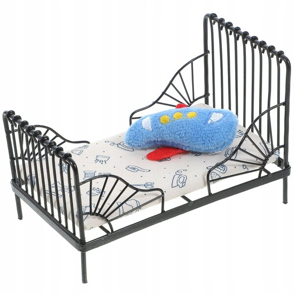 Mini letto nero in ferro e cotone per casa delle bambole, design realistico