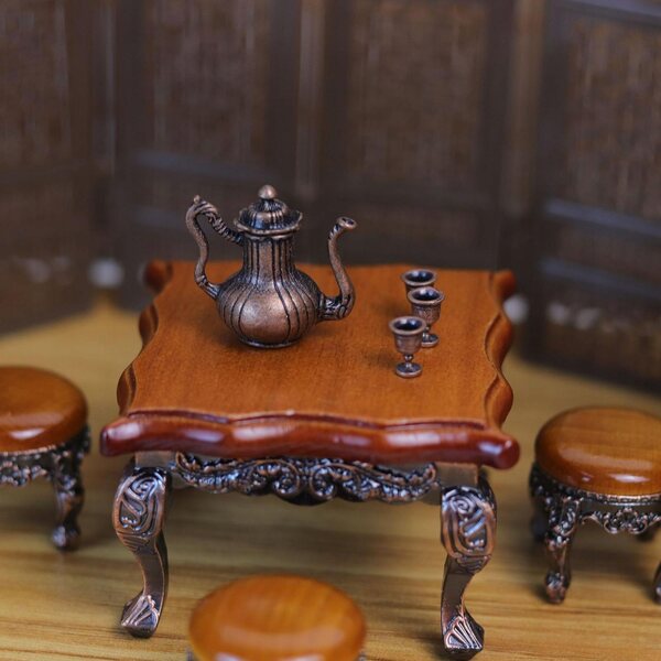 1:12 Miniatur-Set mit Teekanne und 3 Metallbechern für Dioramen und Modellbau