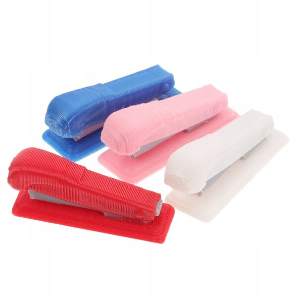 Set di 4 Mini Cucitrici per Case delle Bambole in Diversi Colori - Accessori Realistici