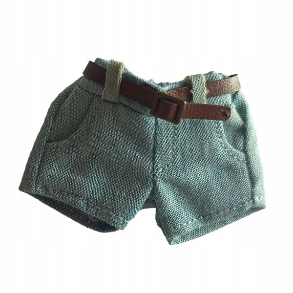 Hellblaue Miniatur-Damenshorts im Maßstab 1:12 für 6-Zoll-Puppen.