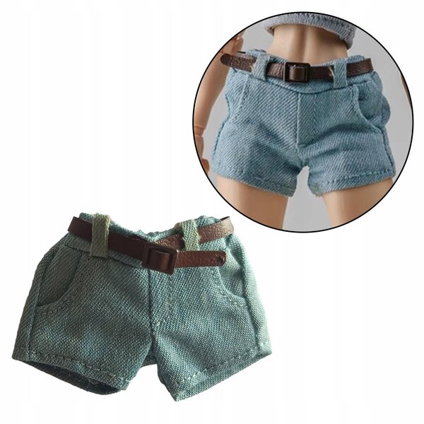Hellblaue Miniatur-Damenshorts im Maßstab 1:12 für 6-Zoll-Puppen.