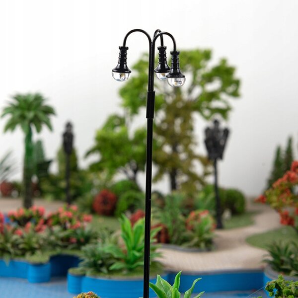 Lot de 2 mini lampadaires pour décorations de modélisme 1:87 LED blanche