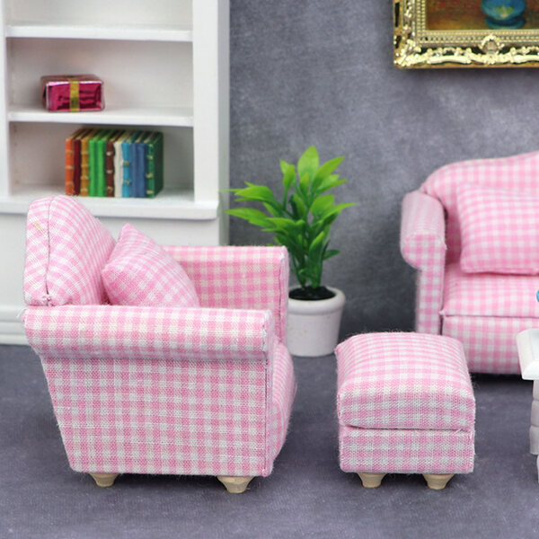 Miniatur-Sofa in Rosa für das Puppenhaus – realistische und sichere Miniaturmöbel