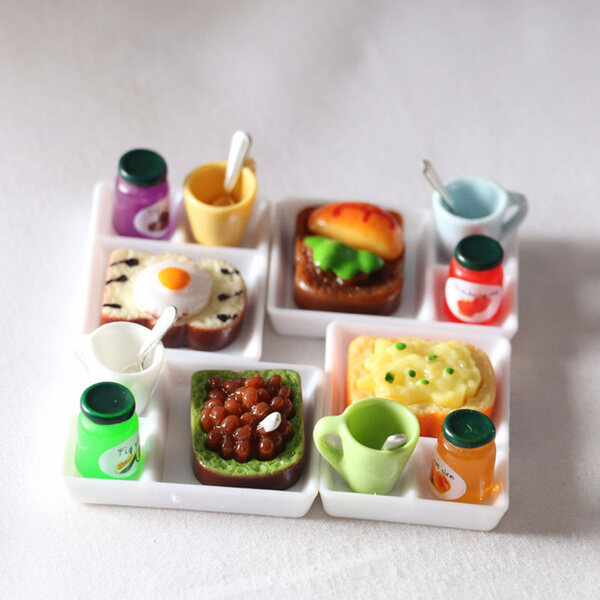 Handgefertigte Miniatur-Toastgläser aus Harz für Puppenhäuser, 4-teiliges Set