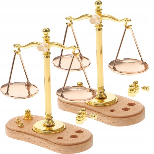 Goldene Miniatur-Metallwaage für Dekoration und Lernspiel