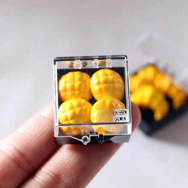 Set 2 Mini Simulazioni Croissant Ananas in Resina Realistica e Colorata
