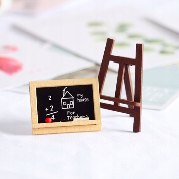 Lot de 4 mini sztalugi en bois avec tableau noir décoratif pour décorations et jeux