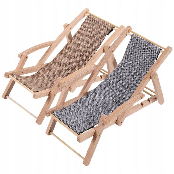Holzminiaturen von 2 Strandliegestühlen für Haus- und Puppendekorationen