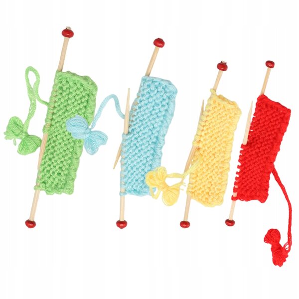4 Stück Mini-Strickpullover für Puppenhausdekorationen