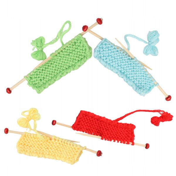 4 Stück Mini-Strickpullover für Puppenhausdekorationen