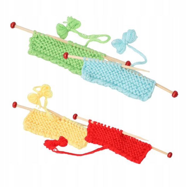 4 Stück Mini-Strickpullover für Puppenhausdekorationen