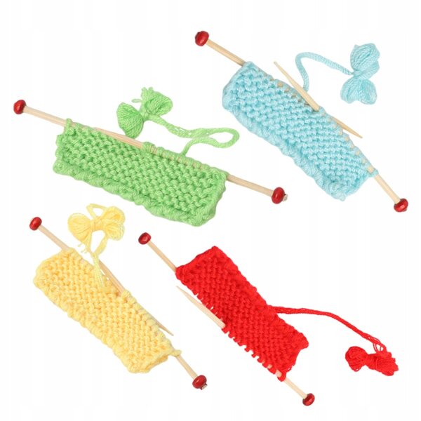 4 Stück Mini-Strickpullover für Puppenhausdekorationen