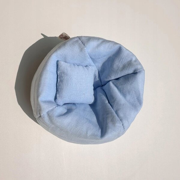 Miniatura divano con cuscino per casa delle bambole 17 cm colore azzurro chiaro